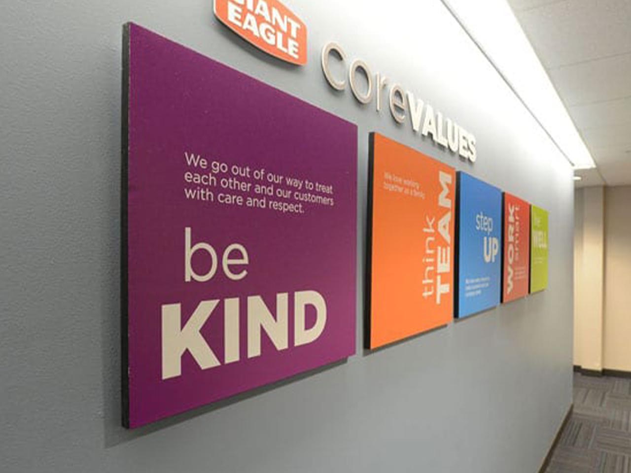 اللوحات الدعائية الداخلية